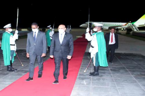 Arrivée du Président Ghazouani à Nouakchott après une visite en Algérie