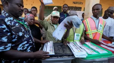 Au lendemain de la présidentielle, les Nigérians dans l'attente des résultats