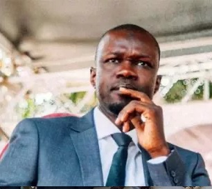 Ousmane Sonko ramené de force à Dakar