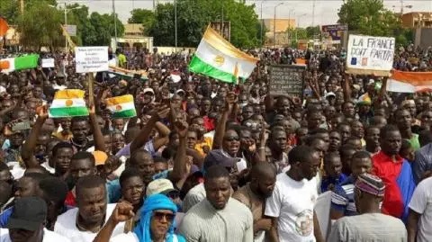 Niger: Paris menace de répliquer en cas d'attaque contre ses ressortissants