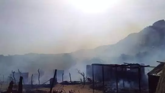 Un énorme incendie fait des ravages dans l’oasis de MHaireth  …Photos