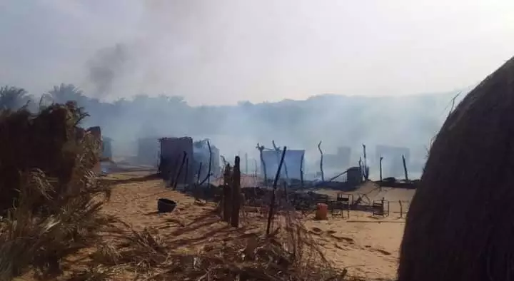 Un énorme incendie fait des ravages dans l’oasis de MHaireth  …Photos