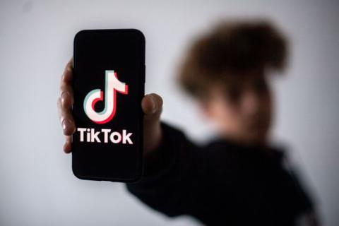 Les infox sur le Covid-19 et les vaccins pullulent sur TikTok