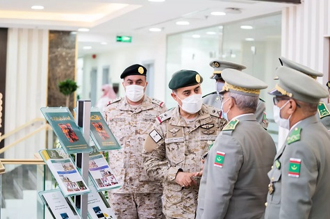 Le CEMGA rend visite à la direction de l'Alliance militaire islamique (photos)