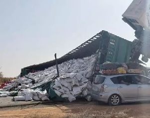 Route de l’Espoir : un camion renversé bloque la circulation automobile au pic de son paroxysme