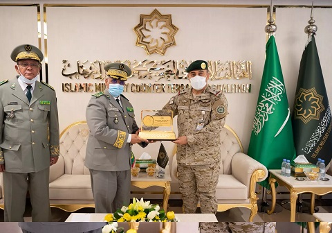 Le CEMGA rend visite à la direction de l'Alliance militaire islamique (photos)