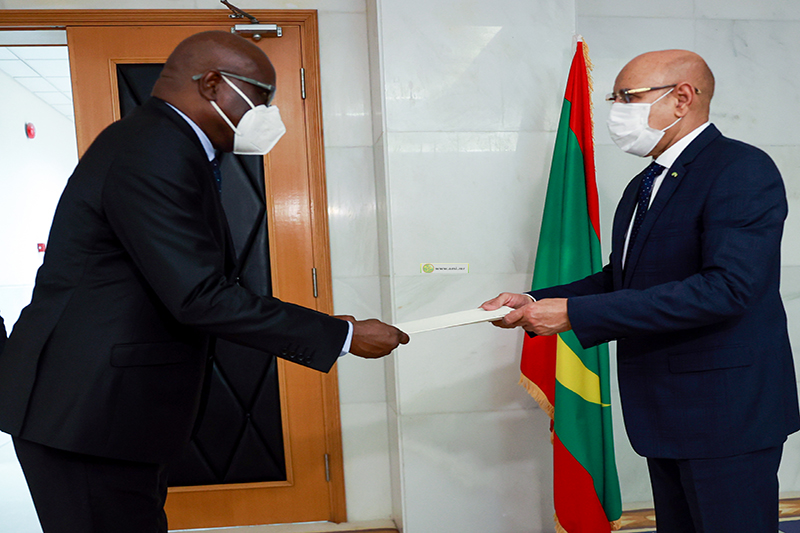 الرئيس غزواني لدى استلام أوراق اعتماد سفير غانا نابليون عبدو لاي- (وما)