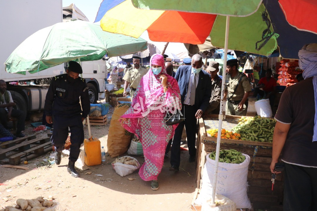 وزيرة التجارة تتفقد سوق "امسيد المغرب" ـ (المصدر: الصحراء)