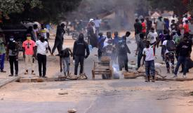 جانب من الاحتجاجات في السنغال ضد الحكم بالسجن على المعارض البارز عثمان سونكو