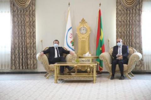الرئيس الفرنسي إيمانويل ماكرون والرئيس محمد ولد الشيخ الغزواني-(المصدر: وما) 