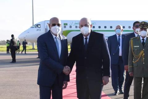 رئيس الجمهورية يصل الجزائر ويستقبل من قبل الرئيس تبون