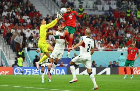 لحظة تسجيل المنتخب المغربي لهدف التأهل أمام البرتغال- فيسبوك