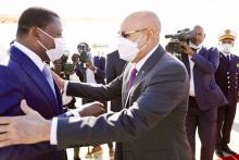 الرئيسان الموريتاني والتوغولي في مطار أم التونسي- المصدر (وما)