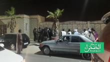 تجمع جماهيري أمام منزل الرئيس السابق محمد ولد عبد العزيز (المصدر: الصحراء)