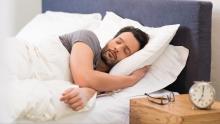 النوم لأقل من ست ساعات يوميا يزيد من خطر الإصابة بالالتهابات (مواقع التواصل)