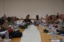 لجنة الخبراء أثناء اجتماعها بقصر المؤتمرات (موقع الجيش)