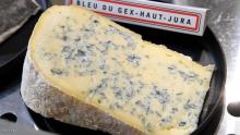الجبن الأزرق يأخذ لونه طعمه ورائحته من البنسليوم.