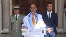 السفير سيدي محمد ولد محمد عبد الله بعد تسليم أوراق اعتماده للرئيس الجزائري